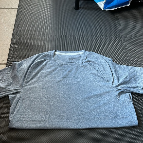 Lululemon men active wear running workout Tshirt fits size M-L - Picture 3 of 5
